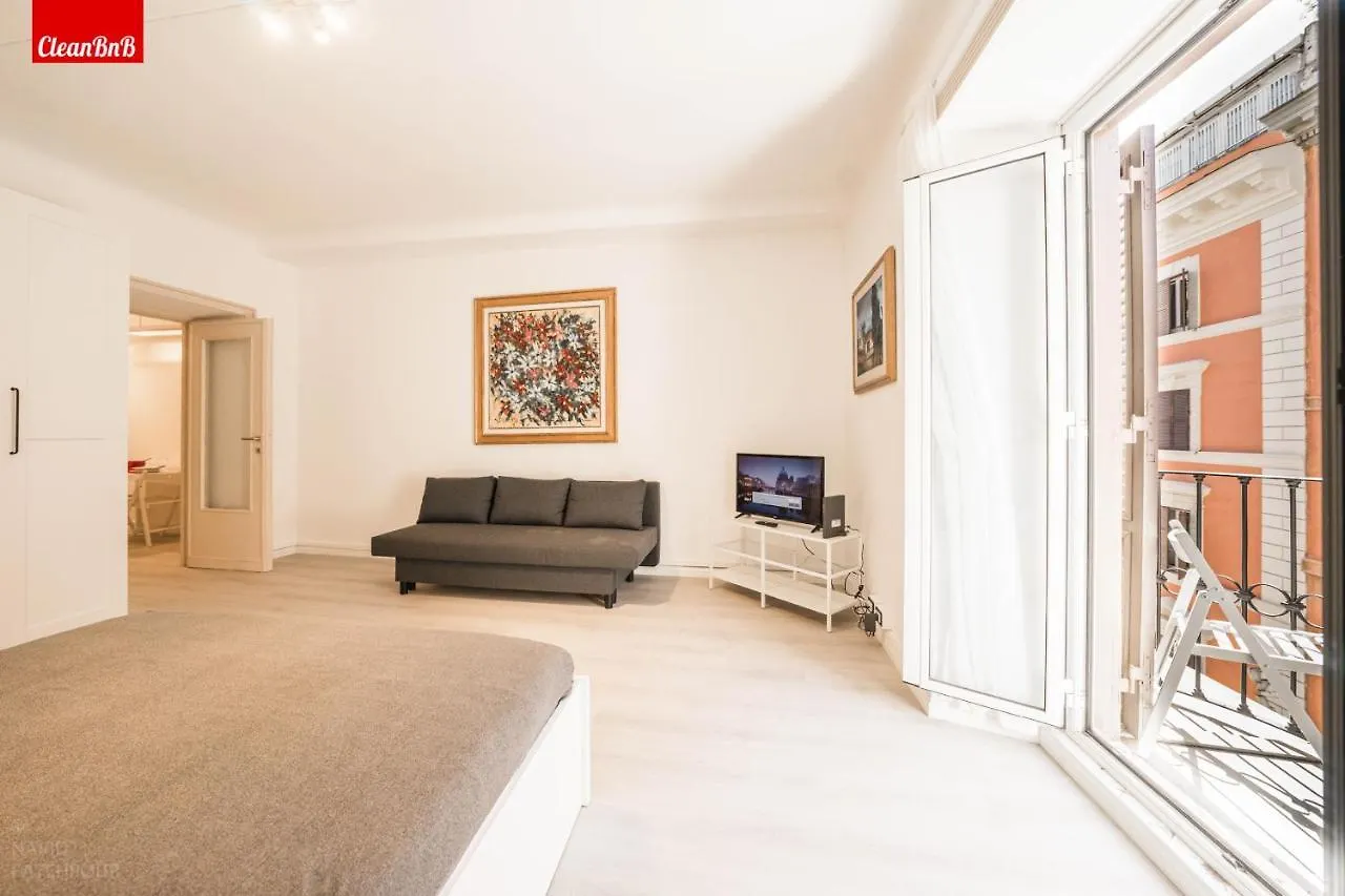 La Finestra Sui Palazzi Di Roma Apartment 0*,